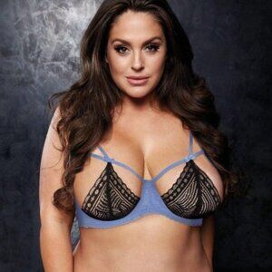 WOMEN'S QUEEN Size14-18- 3 Piece BRA, GARTER AND G-STRING SET- BRAND NEW